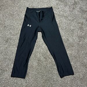 Under armor women’s small black compression crop running leggings heat gear